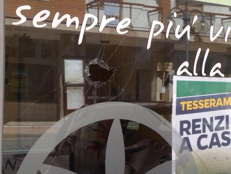 Identificato chi ha danneggiato la vetrina della Lega