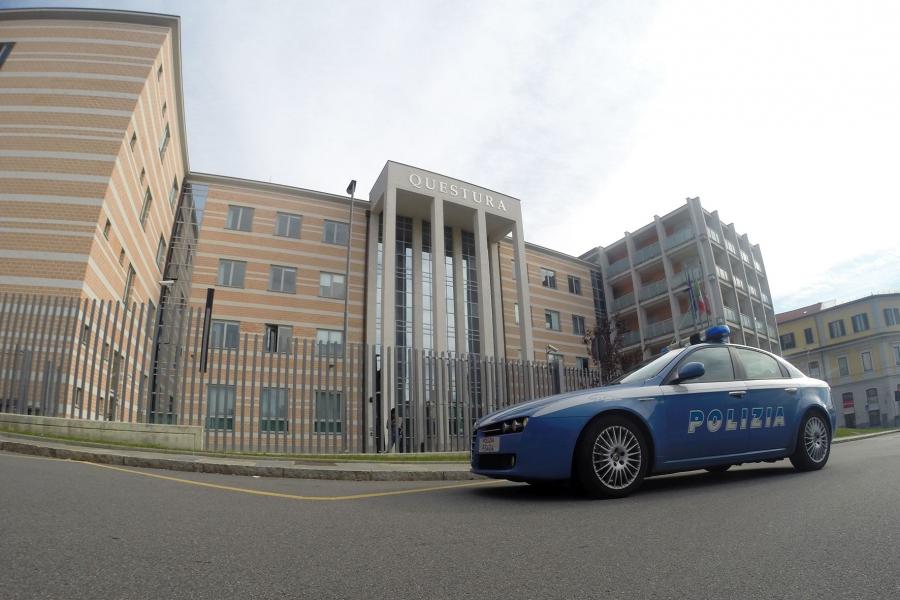 Occupano alloggio con la complicità del vicino