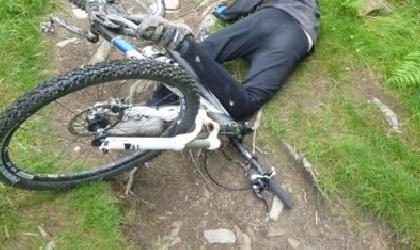 Rifugiato cade dalla bicicletta