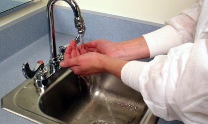 “Germi lontani? Lavati le mani!”