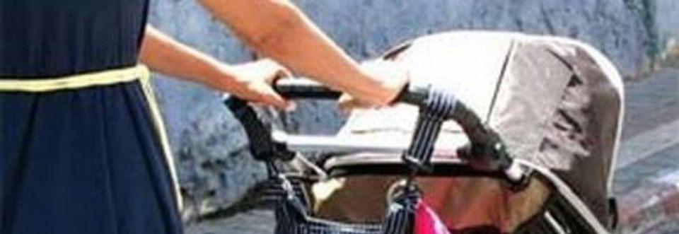 Rubano un passeggino agli Orsi