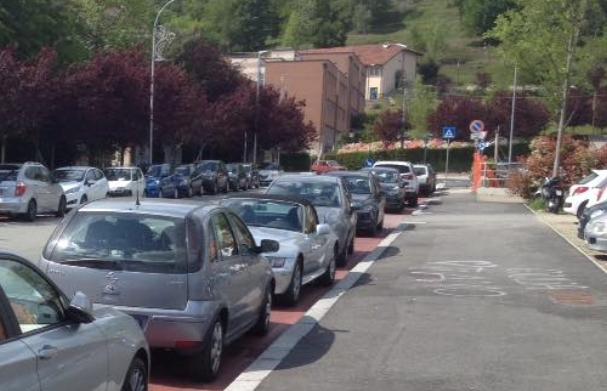 Sosta sulla pista ciclabile, 22 multati