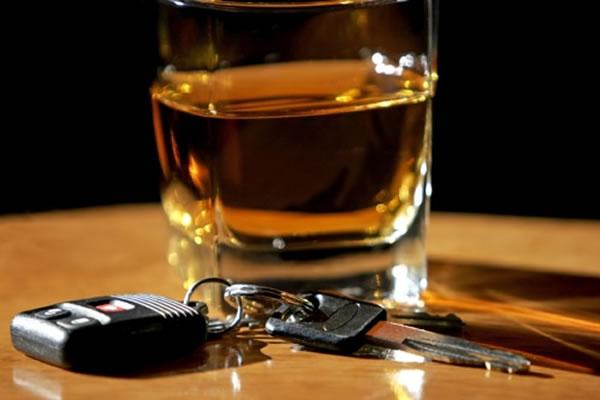 Ubriaco al volante, auto sequestrata