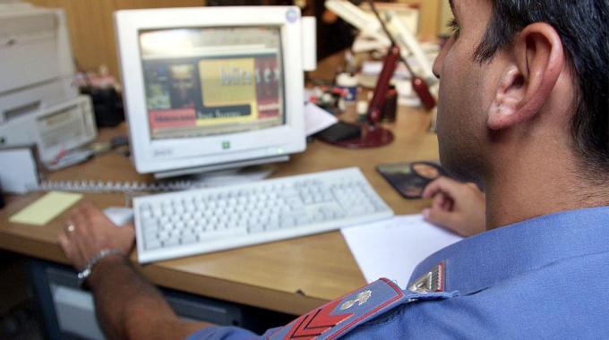 Acquista un’auto su internet, ma è una truffa