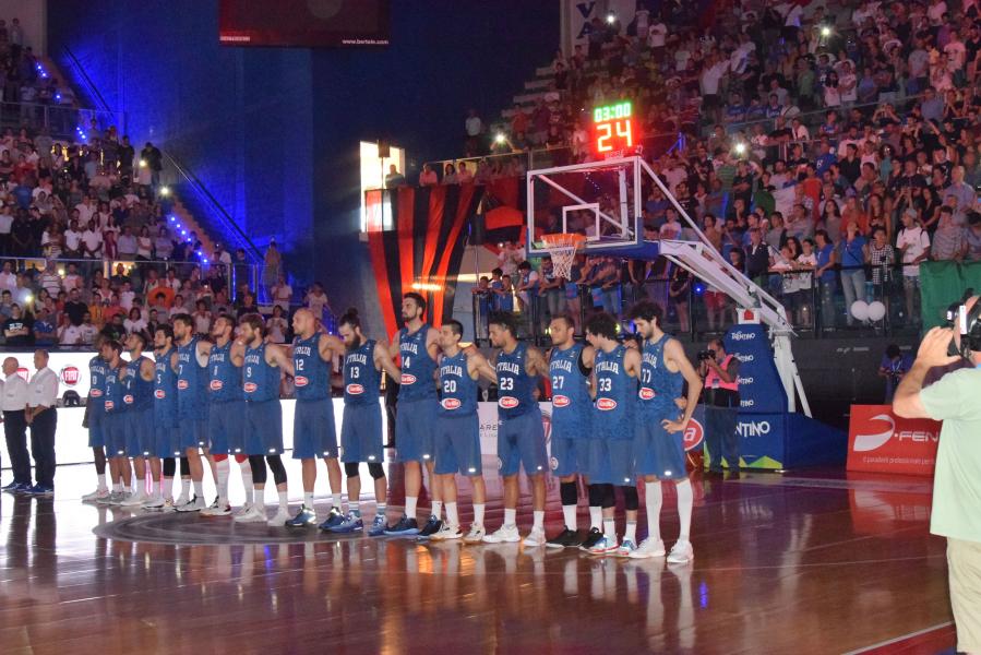 L’Italia batte Porto Rico 83-70. Gallinari mvp nella grande festa di Biella