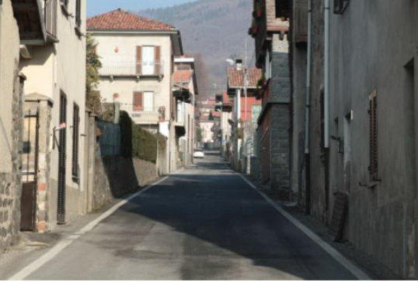 Scippata della borsetta e spintonata