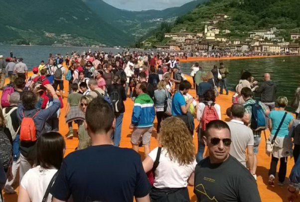 Tanti i biellesi sulla passerella di Christo
