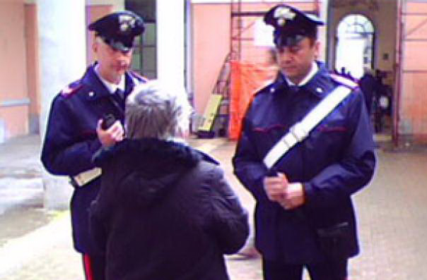 Contro le truffe agli anziani, i carabinieri incontrano la gente
