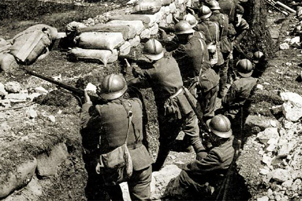 Dal telaio alla trincea. E fu anche scandalo del grigioverde