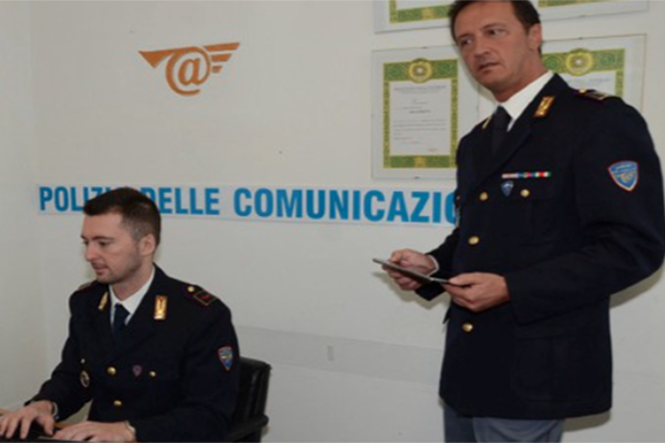 Trenta ragazzine adescate sui social