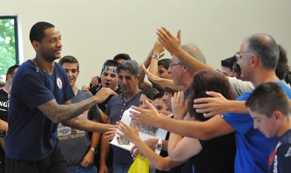 Angelico batte Gessi 100-77 nell’esordio e ritrova Mike Hall