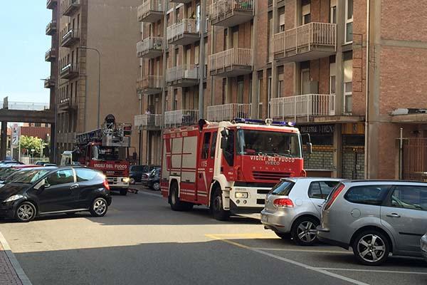 Resta bloccata sul balcone di casa, salvata dai Vigili del fuoco