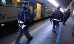 Guineano sul treno senza biglietto, calci e testata alla polizia