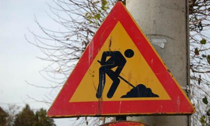 Chiusa al traffico una corsia di via Fecia di Cossato