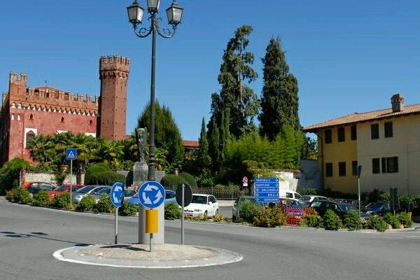 L’appello del Comune di Cavaglià: “Servono passeggini e fasciatoio per campo profughi”