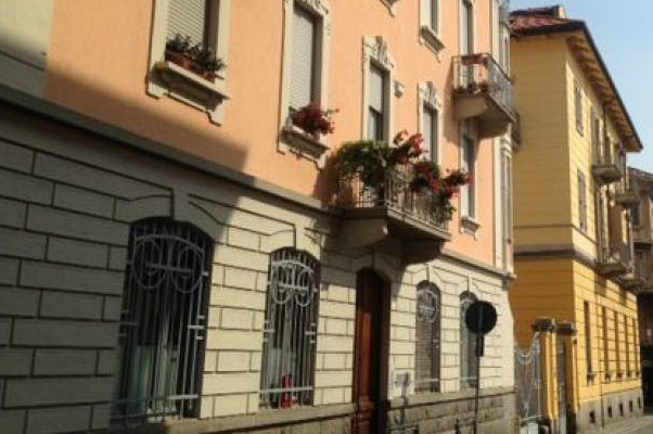 Lui muore, lei chiede aiuto dopo 2 giorni