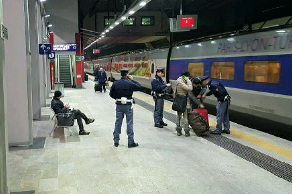 Polizia, raffica di controlli nelle stazioni ferroviarie