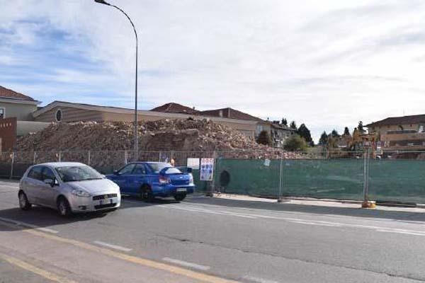 Abbattuta l’ex fabbrica di via Ivrea