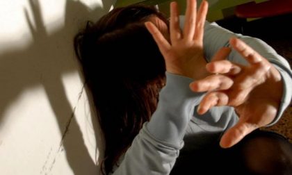 Botte a mamma e figlio per anni: arrestato