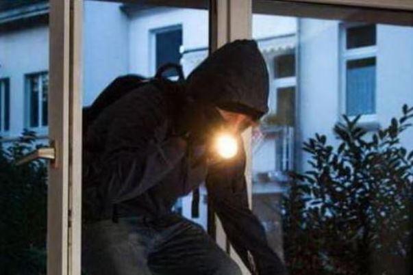 Caccia alla gang dell’Audi scura