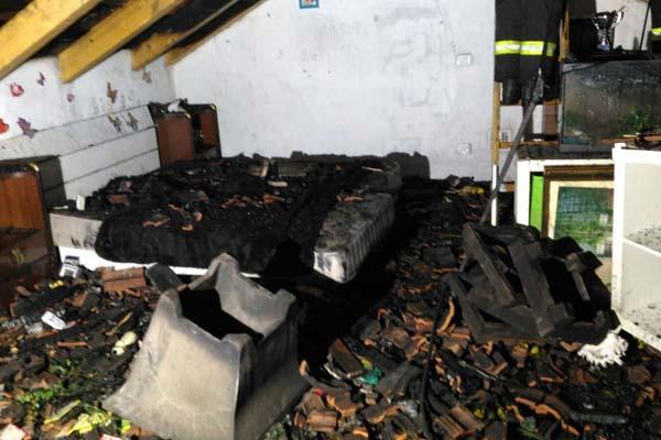 Casa in fiamme, coppia evacuata