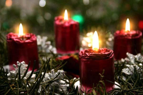 Accendono 50 candele, poi restano chiusi fuori casa