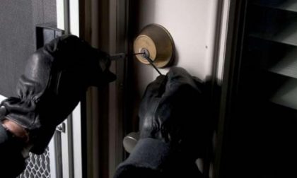 Carabiniere si trova un ladro in casa