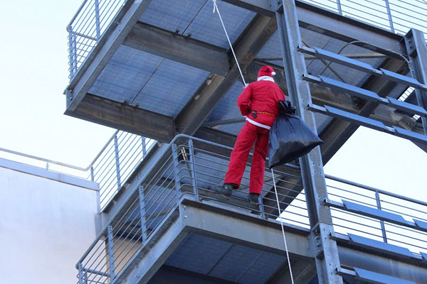 Vigili del fuoco in pediatria: doni per i bambini ricoverati