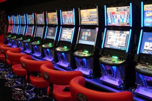 “I comuni fissino gli orari per le sale giochi”