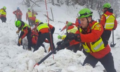 «In Abruzzo si scava ancora in condizioni critiche per la neve»