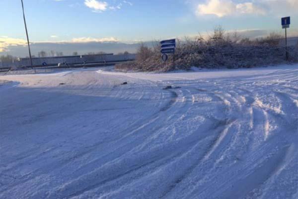 ATTENZIONE!!!! Lastrone di ghiaccio sulla strada