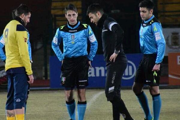 Tutti convocati e poi non si gioca: campo ghiacciato