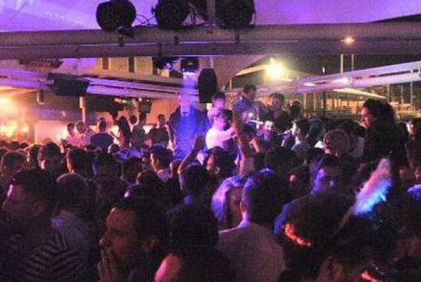 Venti contro otto: ragazzo in coma