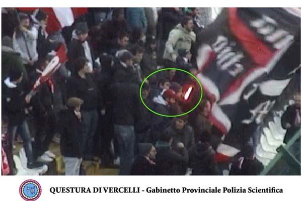 Lanciarono fumogeni: ultrà nei guai