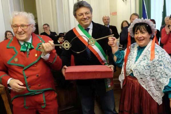 «Sindaco, ma quante chiavi consegni?»