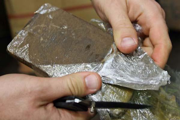 Immigrato con mezzo chilo di hashish