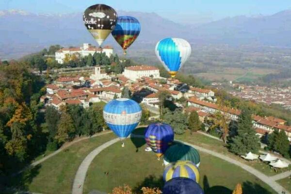 In mongolfiera e al castello con papà