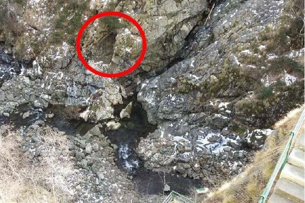 «Intorno alla diga le rocce cedono»