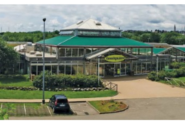 Blitz animalista al “garden” di Vigliano, militanti denunciate