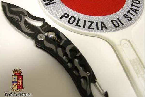 Trovati con la droga e un coltello