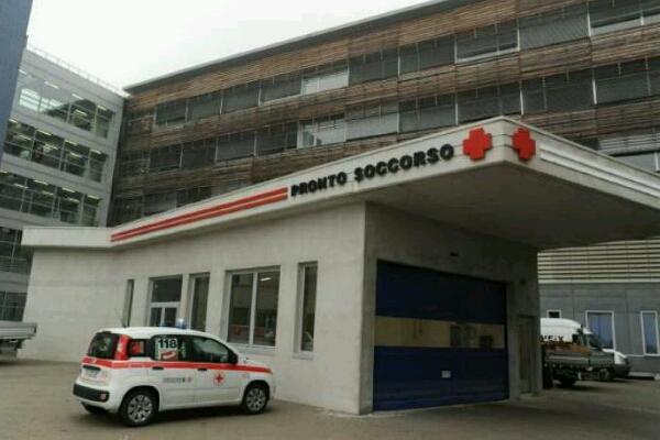 Cade mentre pota una pianta, uomo di 89 anni in ospedale