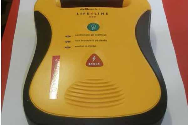 Dieci defibrillatori a Cossato