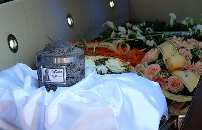 L’ultimo saluto a Erika Preti tra dolore, commozione e musica