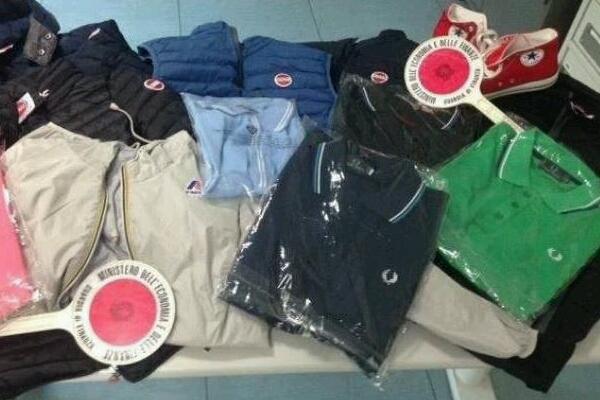 Maglie e piumini erano contraffatti