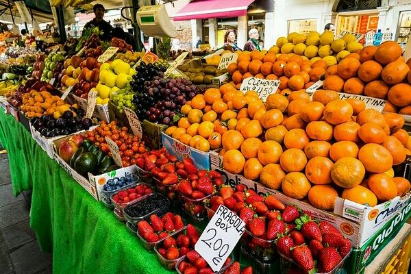 Mercato, meno posti e più parcheggio