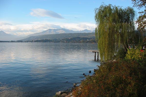Muore dopo il bagno al lago, papà ricoverato