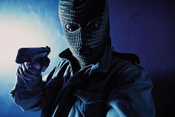 Rapina in casa da 50mila euro, bandito sparito nel nulla