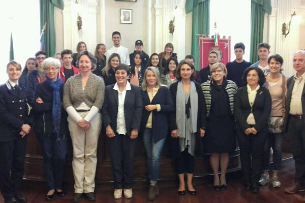 A Biella sei panchine rosse per dire no alla violenza sulle donne