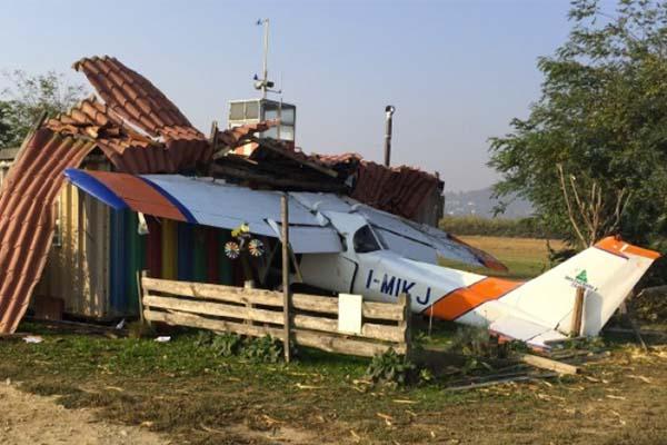 Incidente aereo: si salvano i due piloti