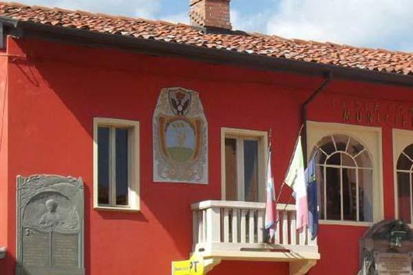 Miagliano, giù muro del cimitero